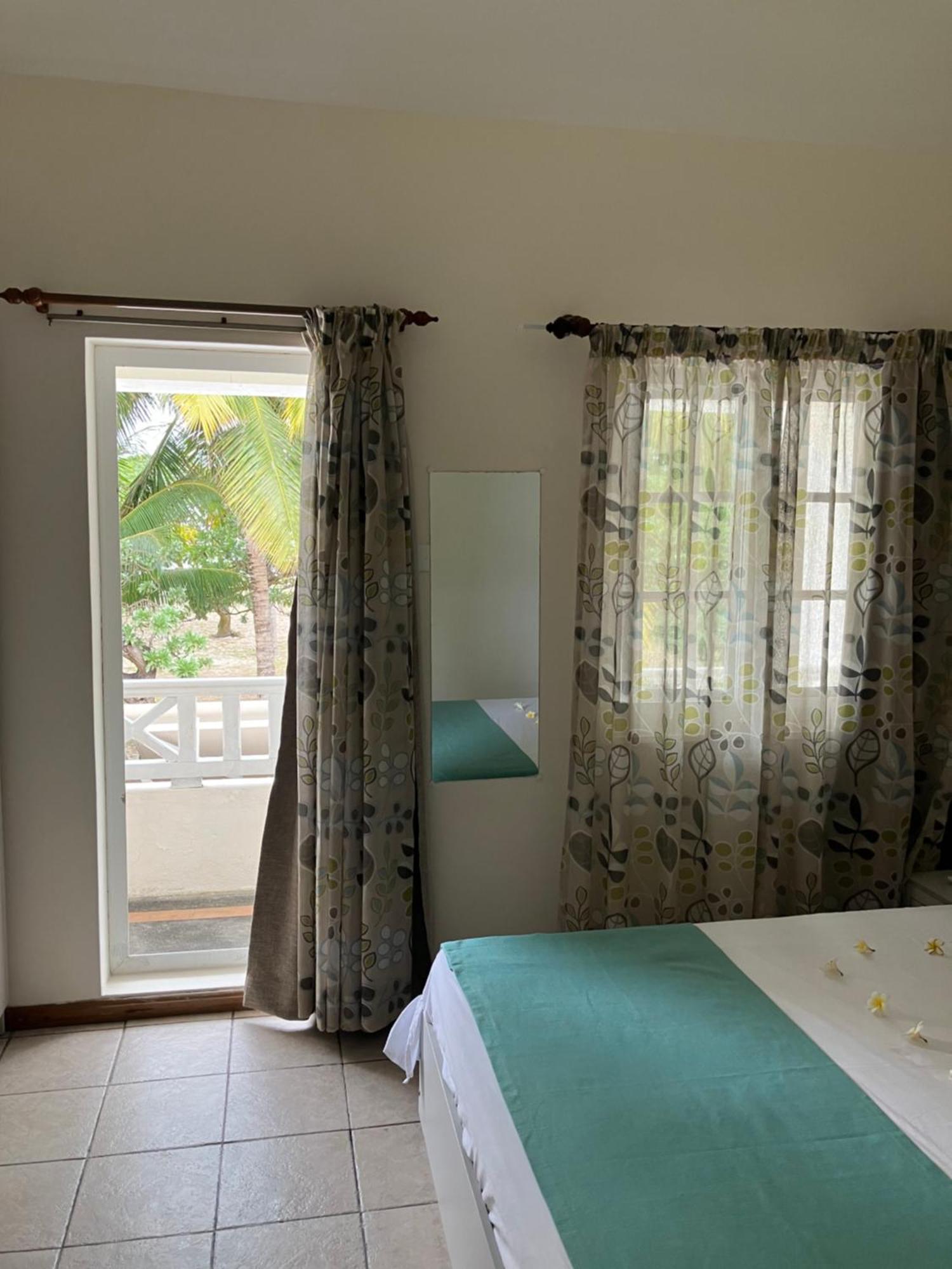 Fully Furnished Luxury Villa 3 Right On A Blue Ocean Belle Mare Extérieur photo